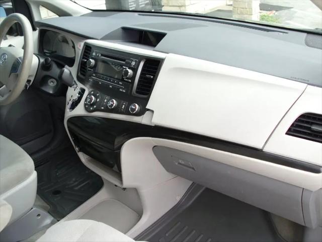 2013 Toyota Sienna L V6 7 Passenger