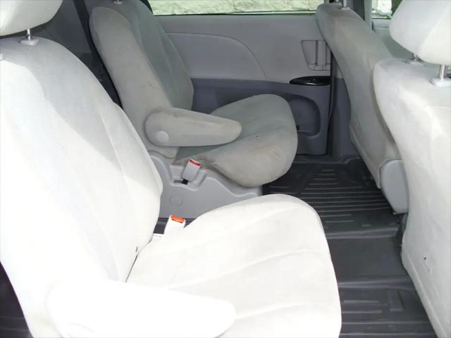 2013 Toyota Sienna L V6 7 Passenger