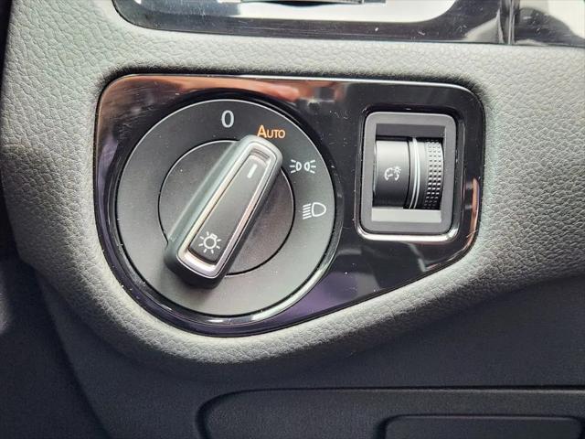 2016 Volkswagen Golf R 4-Door