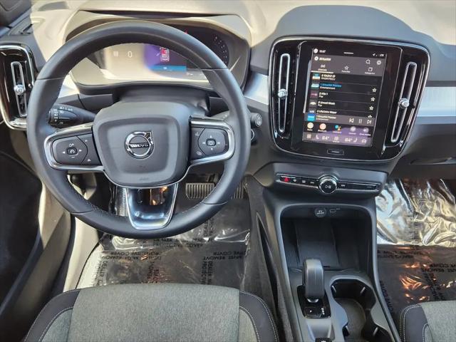 2024 Volvo XC40 Core