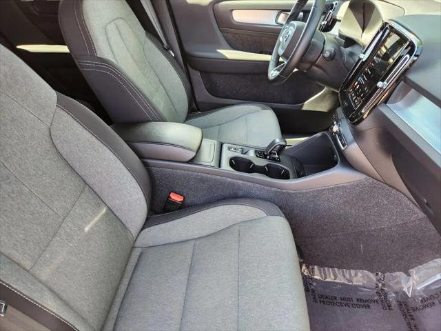2024 Volvo XC40 Core