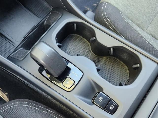 2024 Volvo XC40 Core