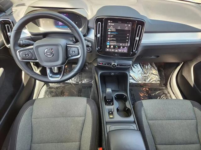 2024 Volvo XC40 Core