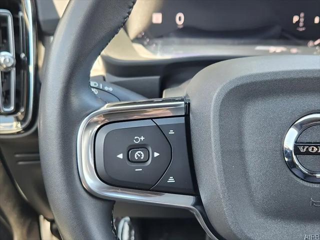 2024 Volvo XC40 Core