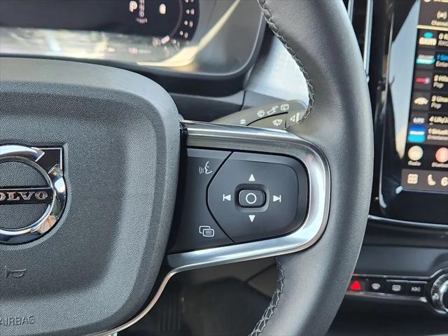 2024 Volvo XC40 Core