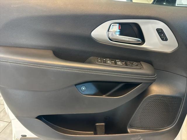 2024 Chrysler Pacifica Hybrid S Appearance Pkg