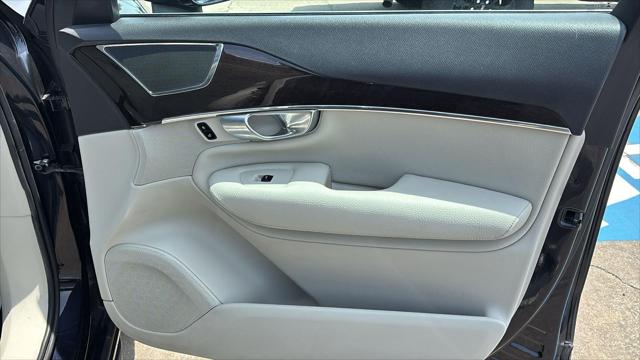 2017 Volvo XC90 T6 Momentum