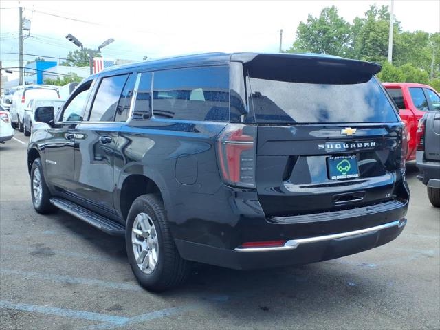 2025 Chevrolet Suburban 4WD LT