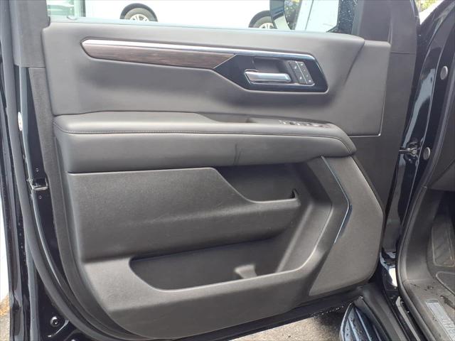 2025 Chevrolet Suburban 4WD LT