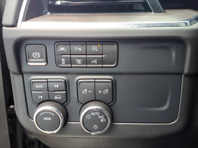 2025 Chevrolet Suburban 4WD LT