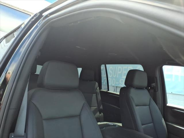 2025 Chevrolet Suburban 4WD LT