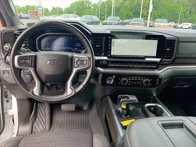 2022 Chevrolet Silverado 1500 4WD Crew Cab Short Bed RST
