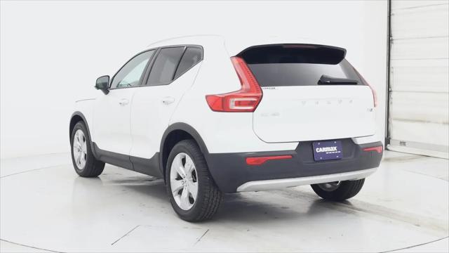 2022 Volvo XC40 T5 Momentum