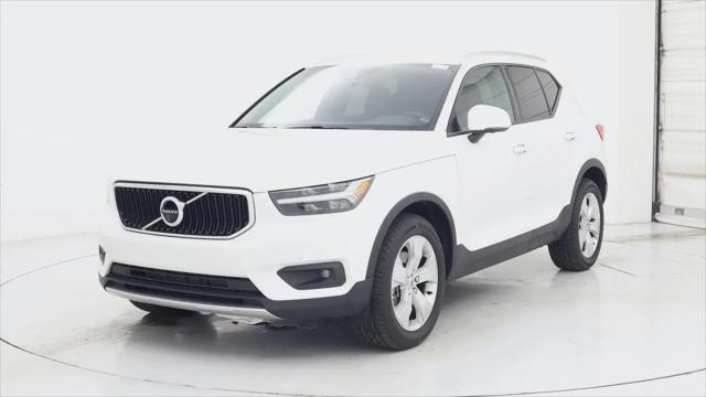 2022 Volvo XC40 T5 Momentum