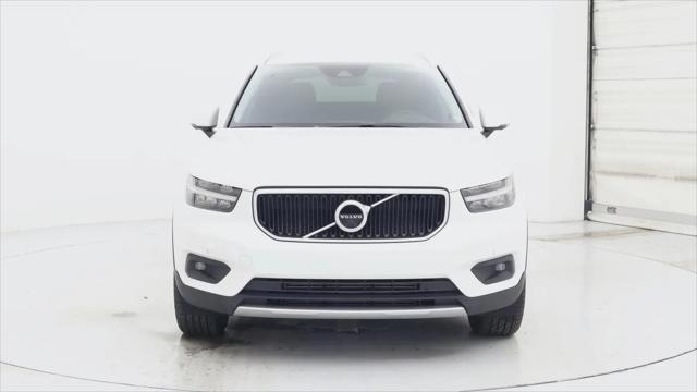 2022 Volvo XC40 T5 Momentum