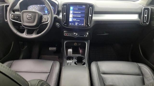 2022 Volvo XC40 T5 Momentum
