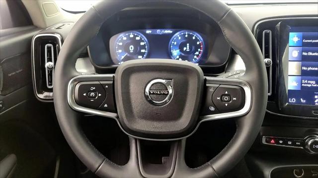 2022 Volvo XC40 T5 Momentum