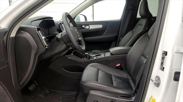 2022 Volvo XC40 T5 Momentum