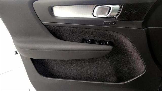 2022 Volvo XC40 T5 Momentum