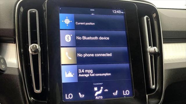 2022 Volvo XC40 T5 Momentum