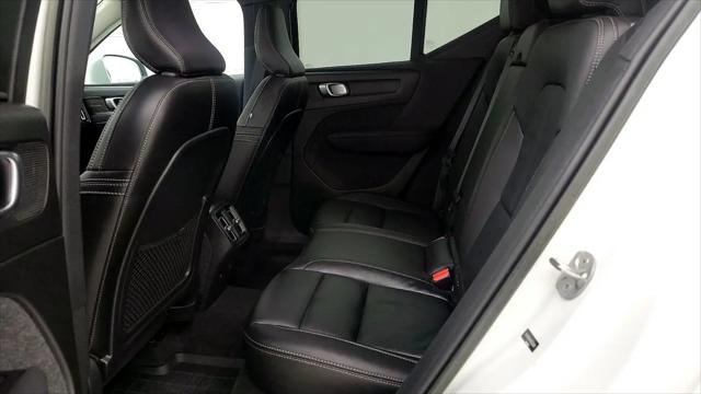 2022 Volvo XC40 T5 Momentum