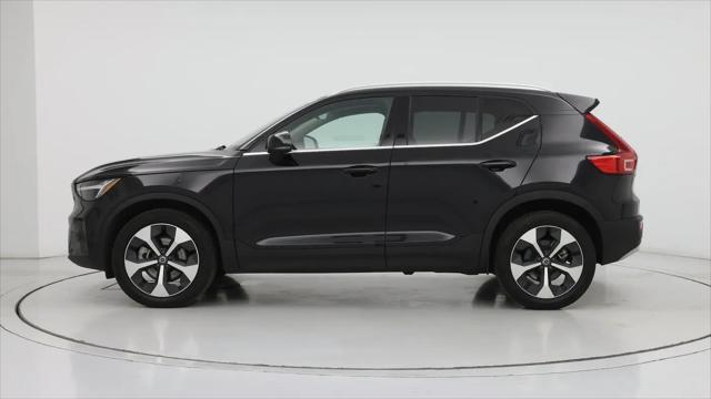 2025 Volvo XC40 B5 Plus Bright Theme