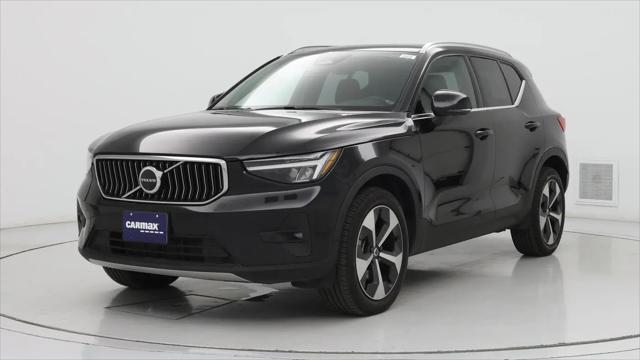 2025 Volvo XC40 B5 Plus Bright Theme