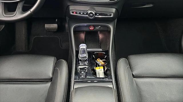 2025 Volvo XC40 B5 Plus Bright Theme