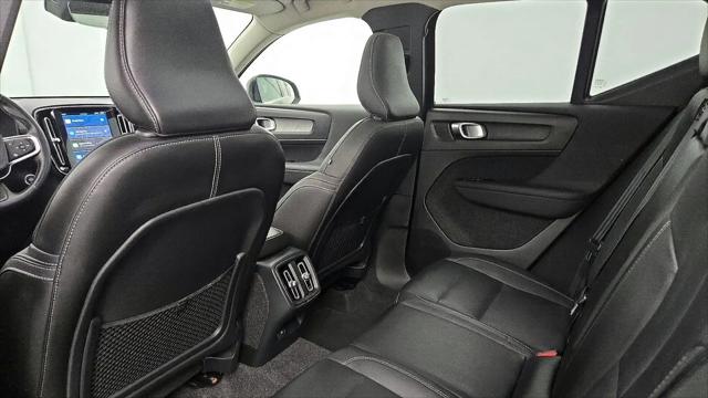 2025 Volvo XC40 B5 Plus Bright Theme