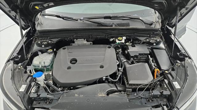 2025 Volvo XC40 B5 Plus Bright Theme
