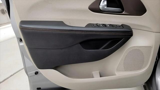 2017 Chrysler Pacifica Touring-L