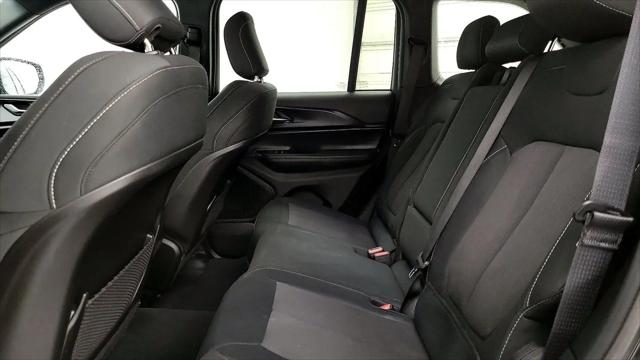 2024 Jeep Grand Cherokee Laredo X 4x2