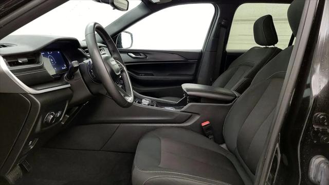 2024 Jeep Grand Cherokee Laredo X 4x2