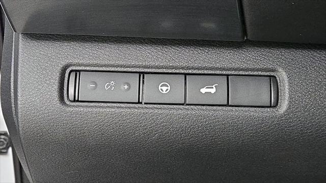 2023 Nissan Pathfinder SL FWD