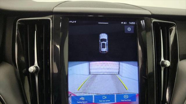 2022 Volvo XC60 B5 Momentum