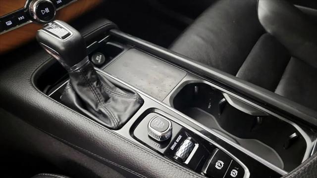 2021 Volvo XC90 T6 Momentum 7 Passenger