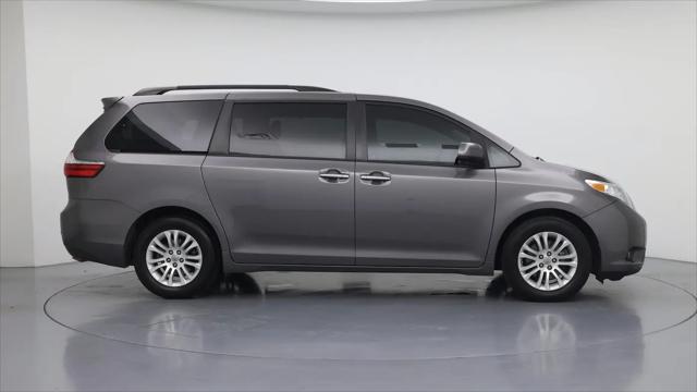 2017 Toyota Sienna XLE 8 Passenger