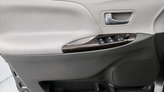 2017 Toyota Sienna XLE 8 Passenger