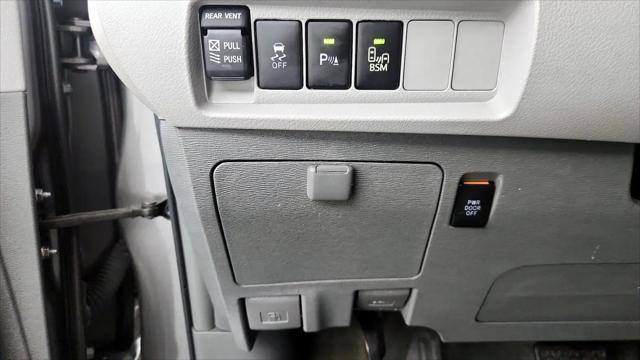 2017 Toyota Sienna XLE 8 Passenger