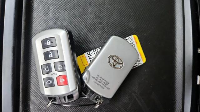 2017 Toyota Sienna XLE 8 Passenger