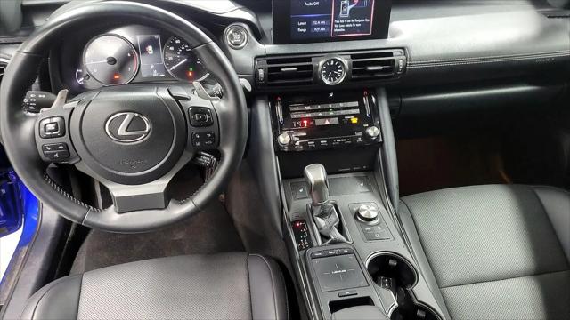 2025 Lexus IS 300 F SPORT Design