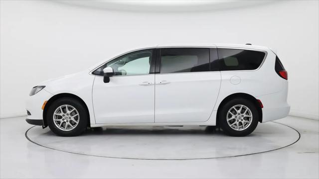 2022 Chrysler Voyager LX