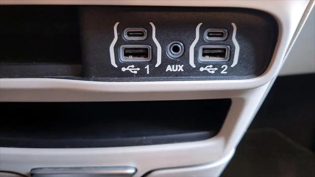 2022 Chrysler Voyager LX