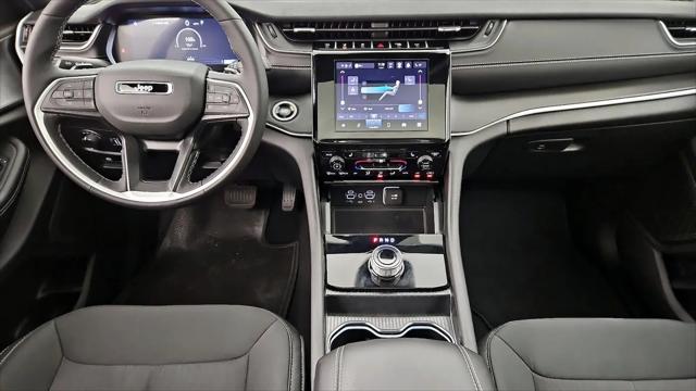 2025 Jeep Grand Cherokee Laredo X 4x4