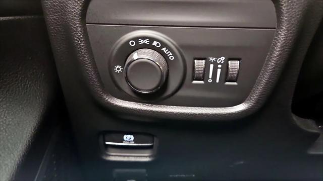 2025 Jeep Grand Cherokee Laredo X 4x4