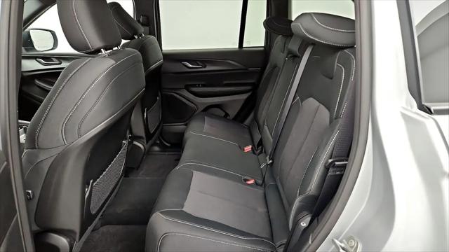 2025 Jeep Grand Cherokee Laredo X 4x4