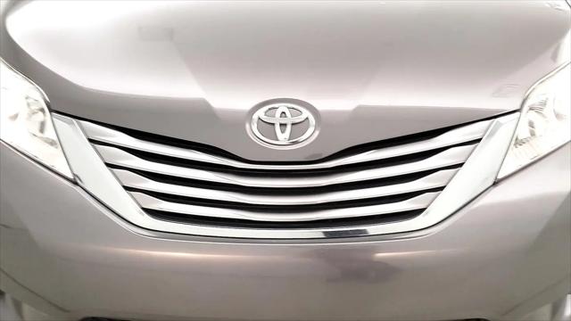 2017 Toyota Sienna XLE 8 Passenger