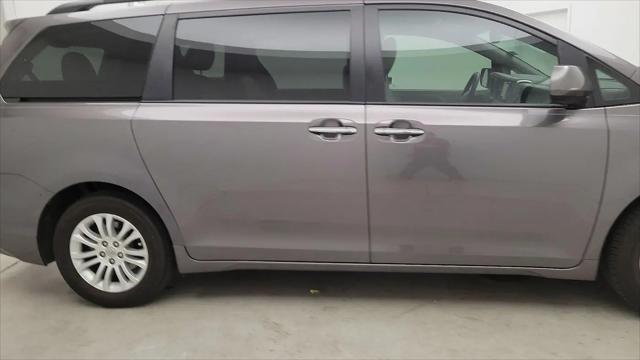 2017 Toyota Sienna XLE 8 Passenger
