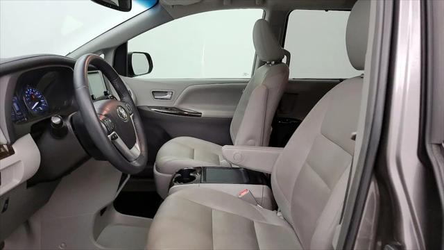 2017 Toyota Sienna XLE 8 Passenger