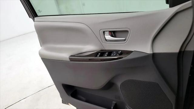 2017 Toyota Sienna XLE 8 Passenger